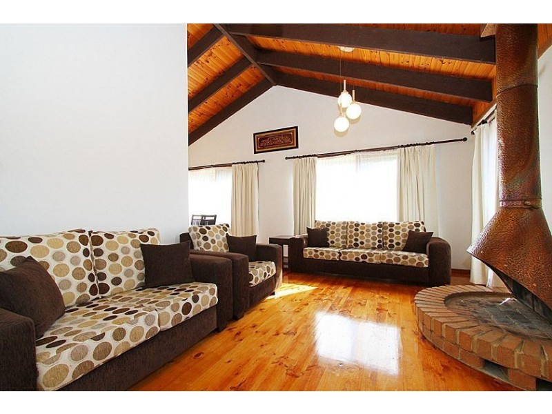 82 Moorhead Drive, Mill Park VIC 3082