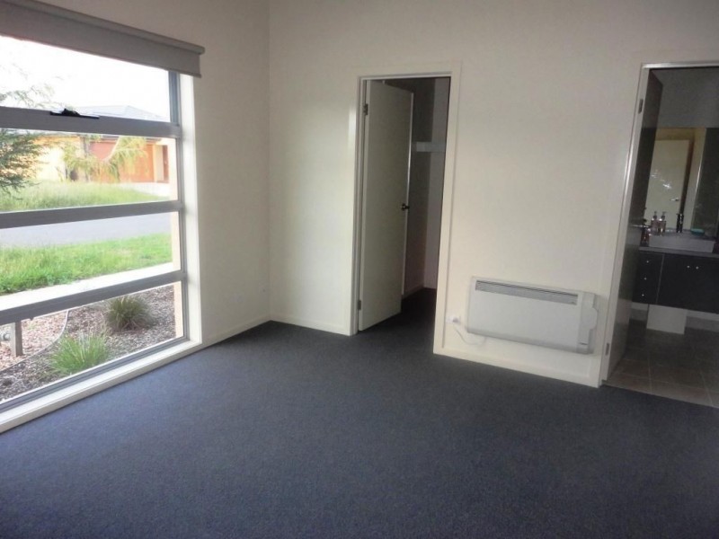 8 Carney Street, Lalor VIC 3075