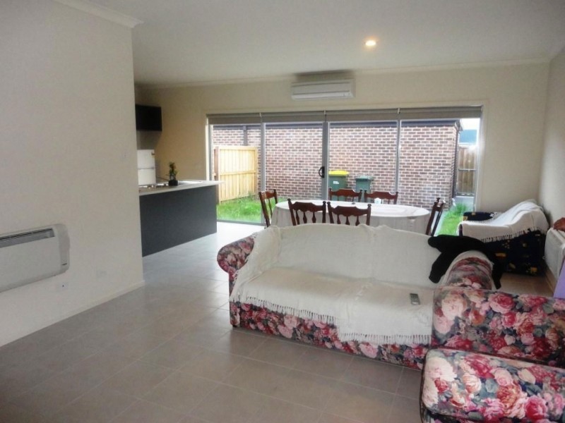 8 Carney Street, Lalor VIC 3075