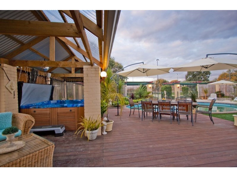 1725 Donnybrook Road, Woodstock VIC 3751