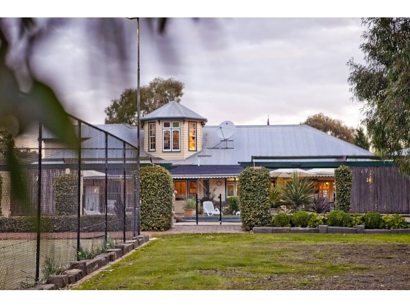 1725 Donnybrook Road, Woodstock VIC 3751