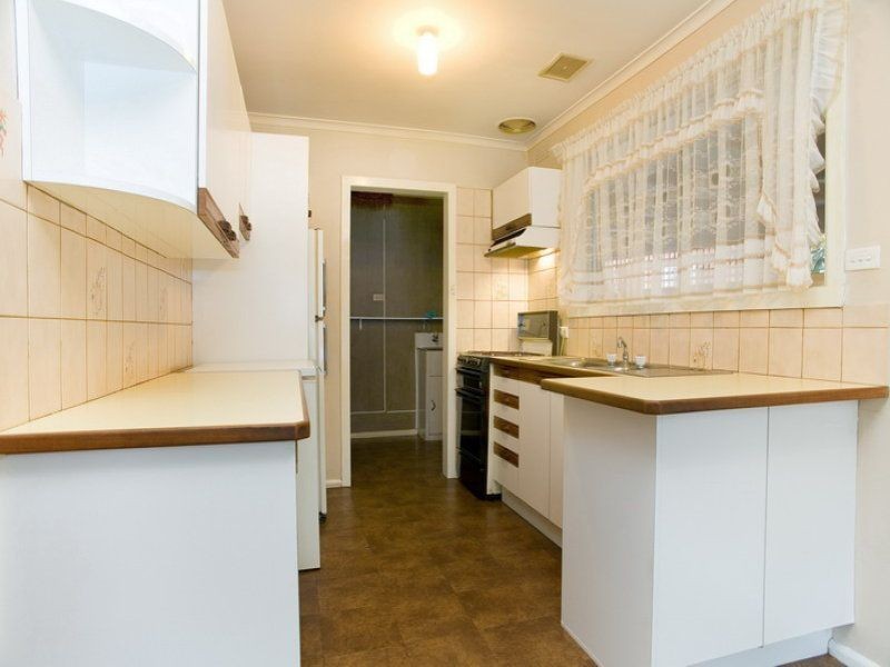 13 Lantana Ave, Thomastown VIC 3074