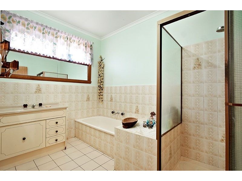 18 Wirraway Crescent, Thomastown VIC 3074