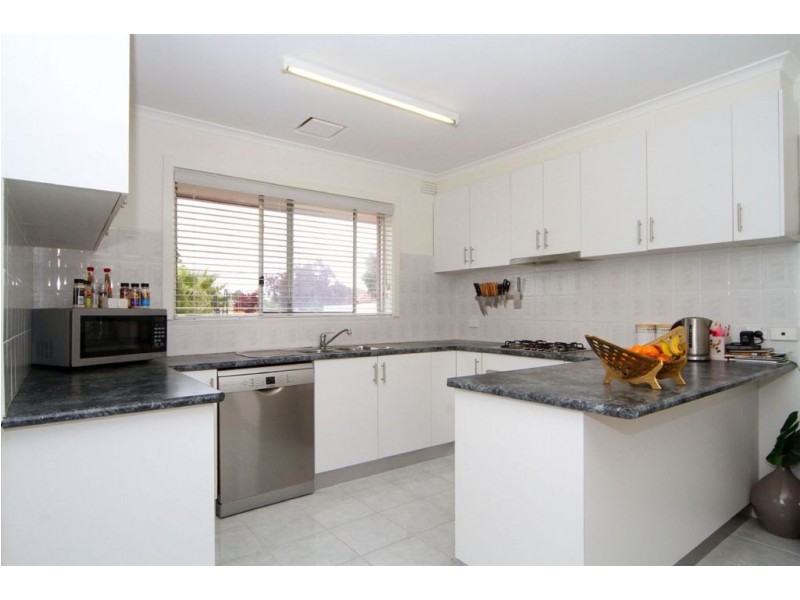 5 Oxford Drive, Thomastown VIC 3074