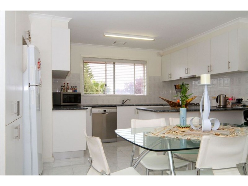5 Oxford Drive, Thomastown VIC 3074