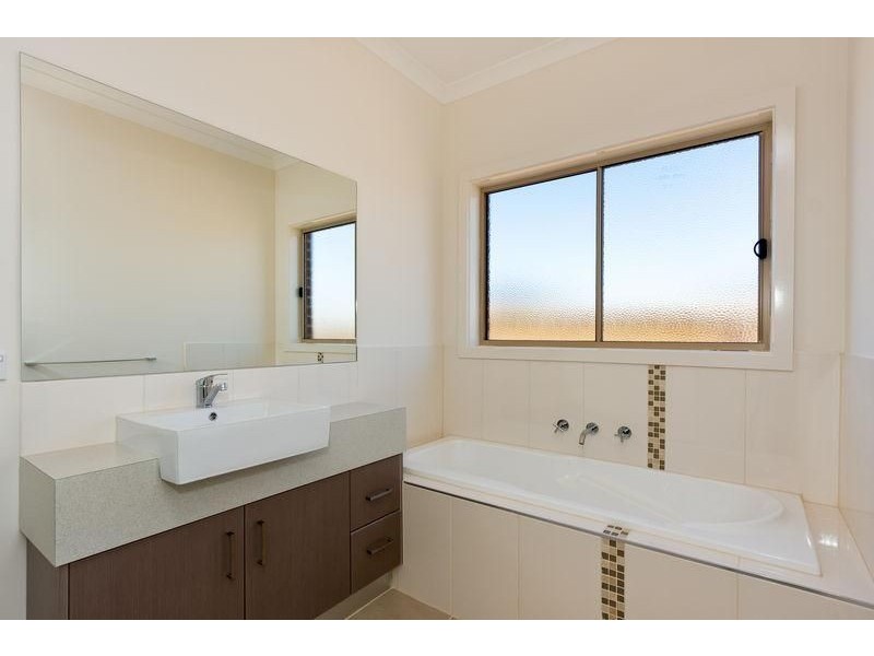 27 Wallaroo Way, Doreen VIC 3754