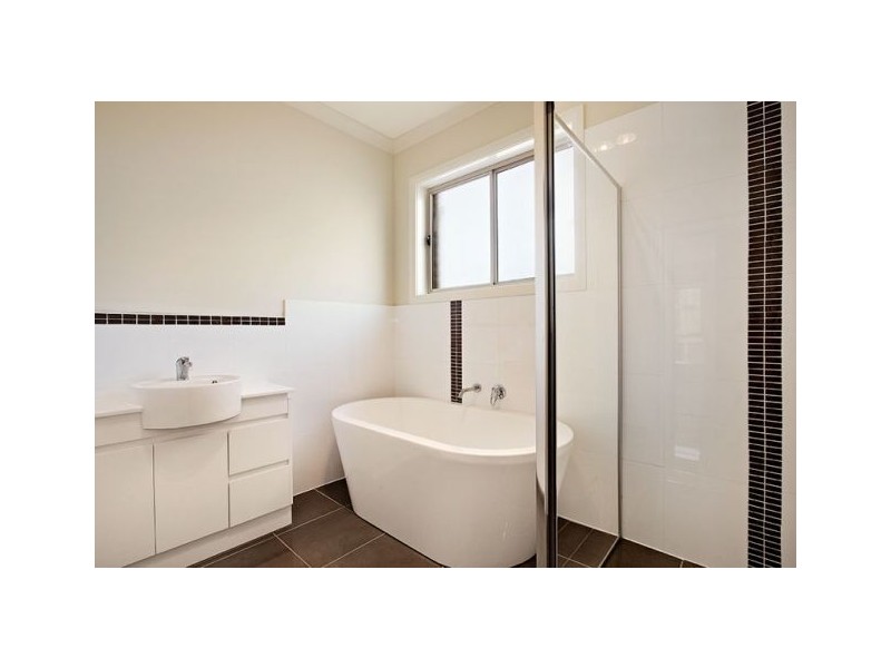 4 Peterborough Drive, Doreen VIC 3754