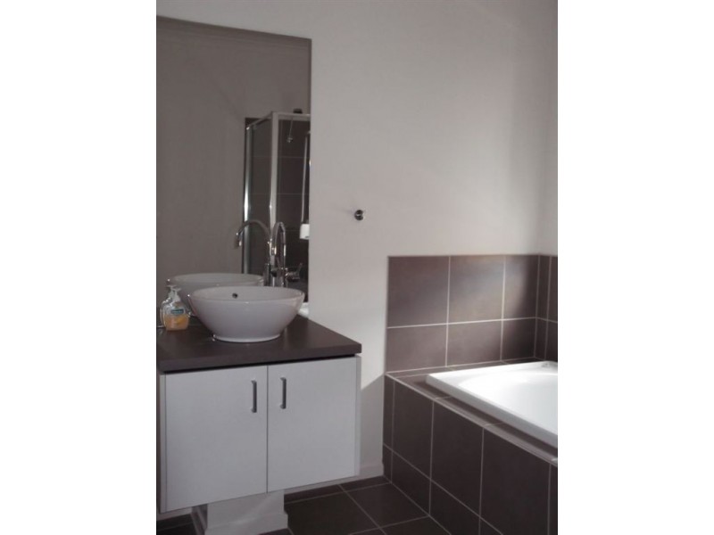 15 Broadleaf Dve, Epping VIC 3076