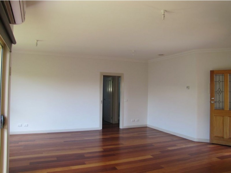 3/6 Waratah Street, Thomastown VIC 3074