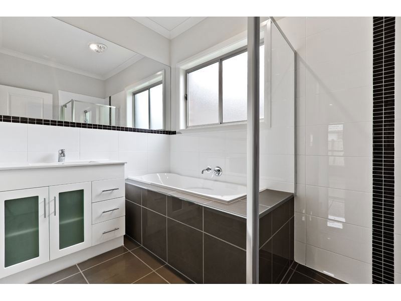 11 Sunlander Way, Doreen VIC 3754