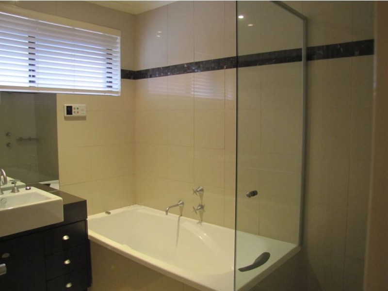 50 Centenary Drive, Mill Park VIC 3082