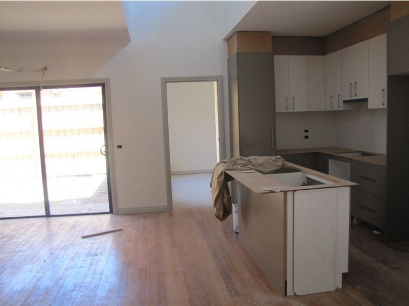 2/105 Rathcown Road, Reservoir VIC 3073