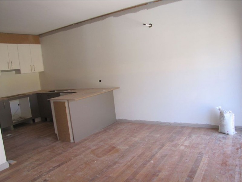 1/105 Rathcown Road, Reservoir VIC 3073