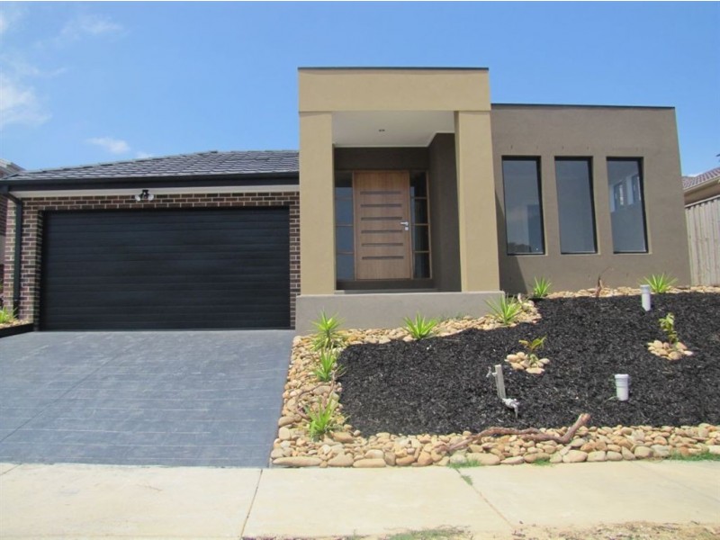 12 Bear Crescent, Doreen VIC 3754