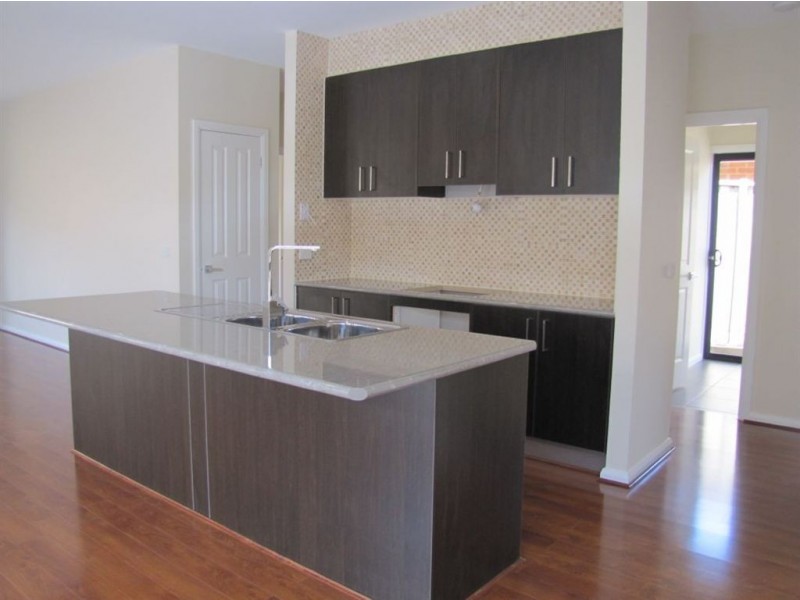 12 Bear Crescent, Doreen VIC 3754