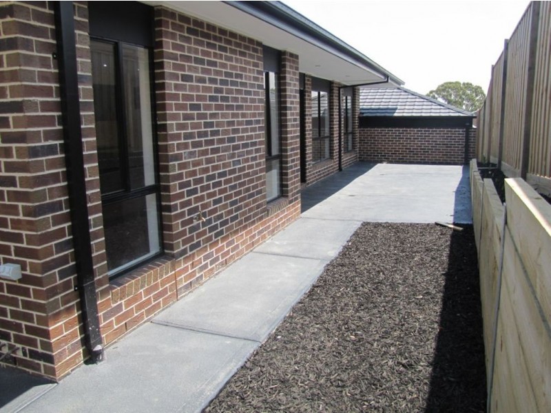 12 Bear Crescent, Doreen VIC 3754