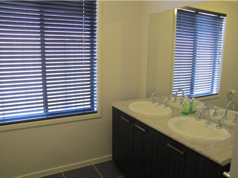 220 Gordons Road, South Morang VIC 3752