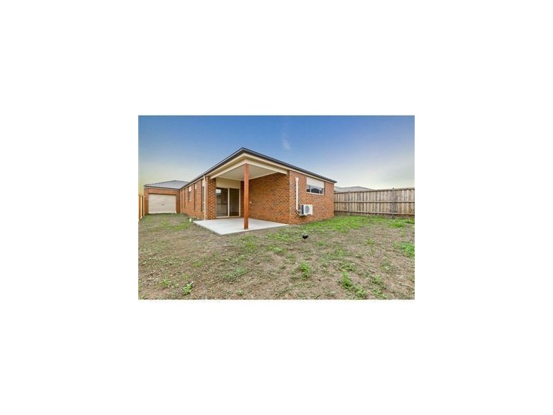 11 Sunlanders Way, Doreen VIC 3754