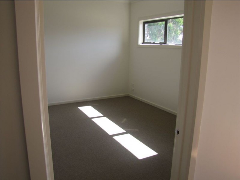 1/1 Nash Grove, Doreen VIC 3754