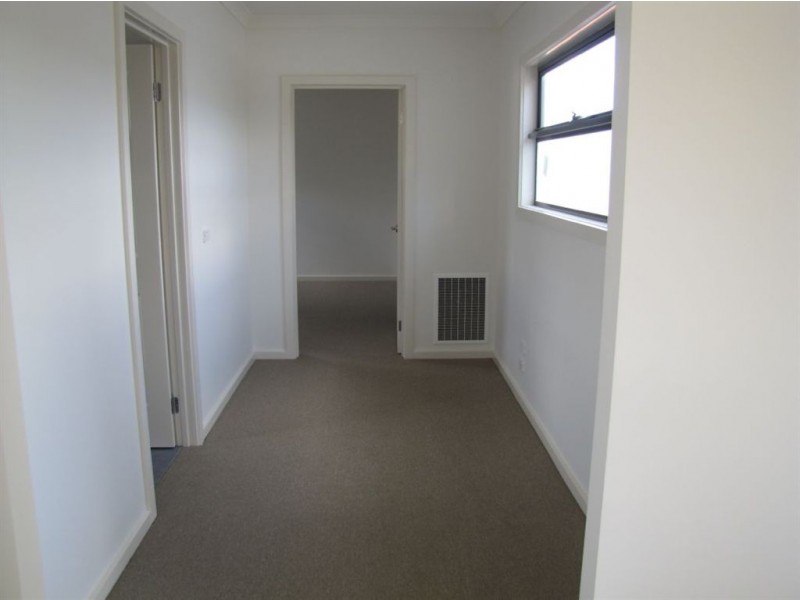 1/1 Nash Grove, Doreen VIC 3754