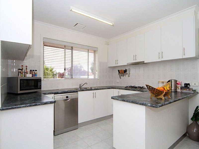 5 Oxford Drive, Thomastown VIC 3074