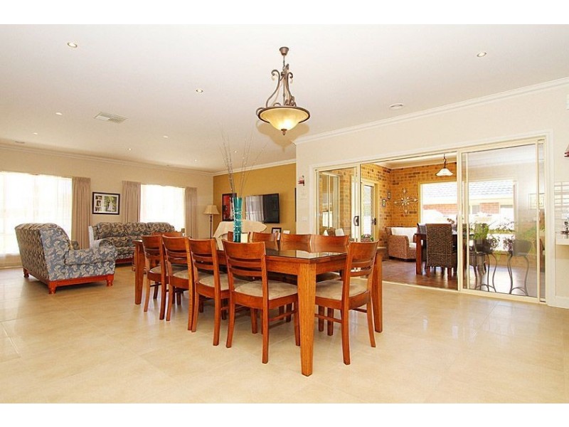 8 Hanton Place, Epping VIC 3076