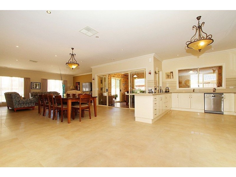 8 Hanton Place, Epping VIC 3076