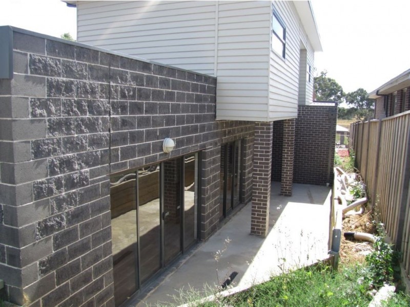 1/1 Nash Grove, Doreen VIC 3754