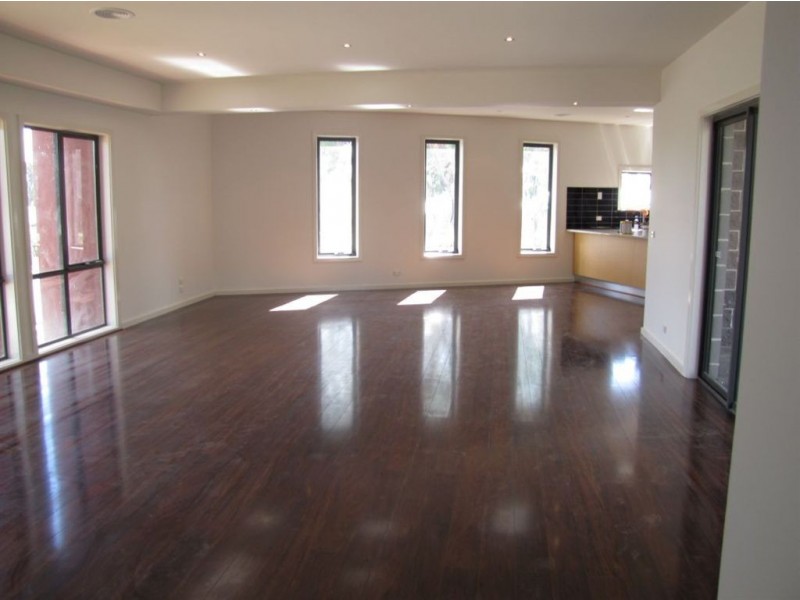 1/1 Nash Grove, Doreen VIC 3754