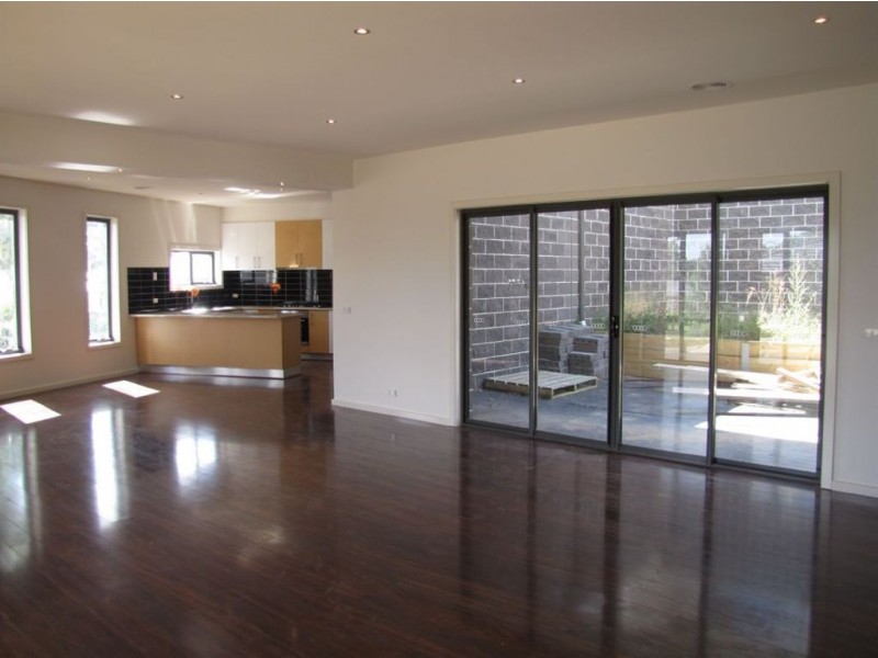 1/1 Nash Grove, Doreen VIC 3754