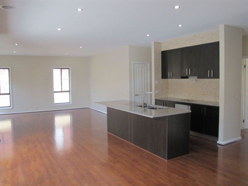 12 Bear Crescent, Doreen VIC 3754