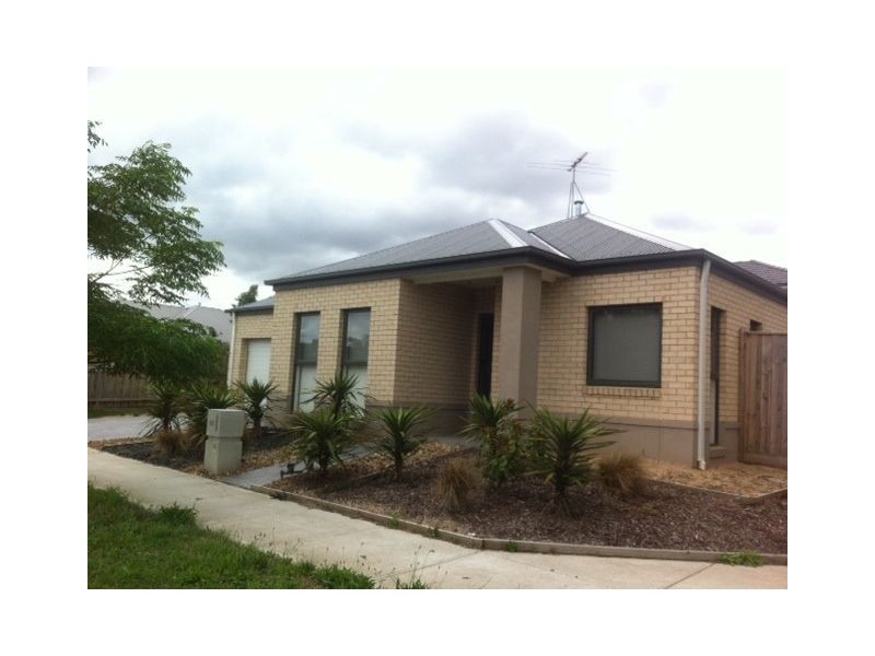 33 Carome Way, Doreen VIC 3754