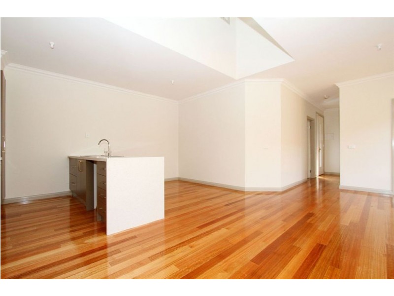 3/105 Rathcown Road, Reservoir VIC 3073