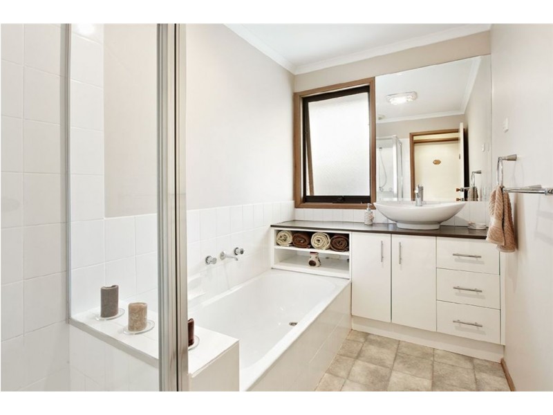 2 Irons Court, Epping VIC 3076