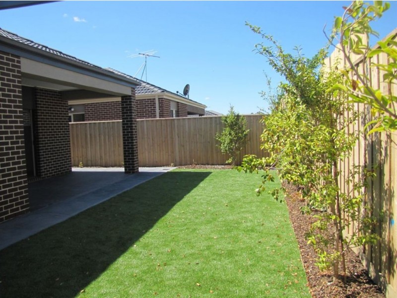 17 Umbria Way, Mernda VIC 3754