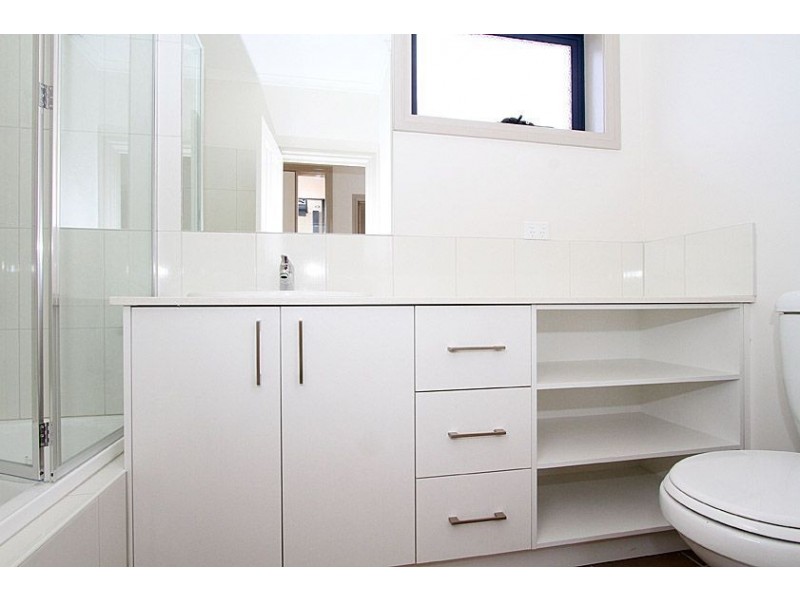 3/105 Rathcown Road, Reservoir VIC 3073