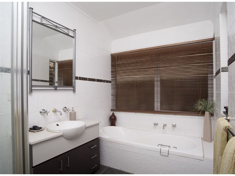 30 Kelvin Grove, South Morang VIC 3752