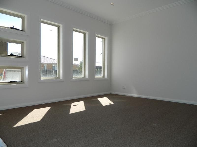 9 Copperhead st, Mernda VIC 3754