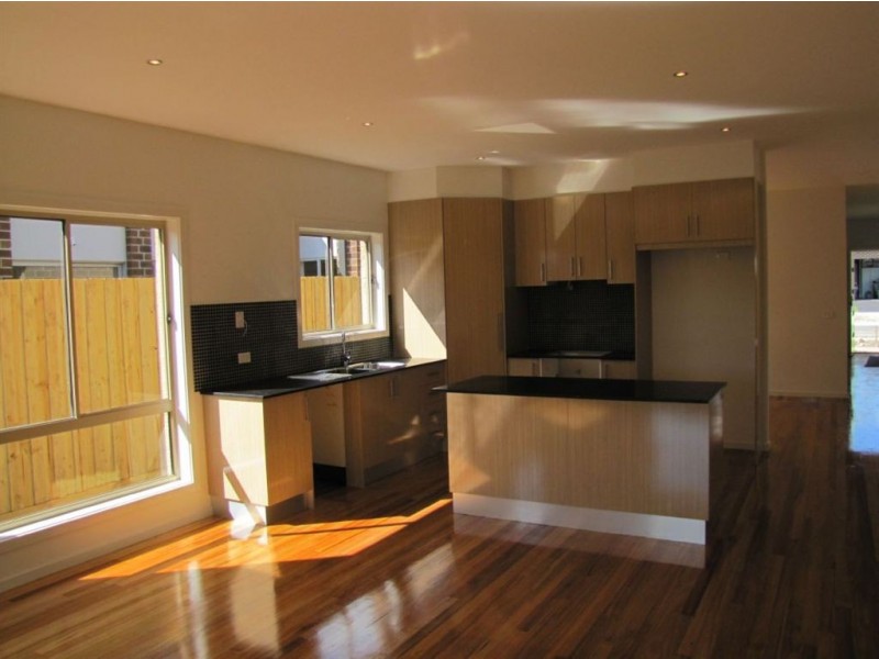 13 Chettham Street, Epping VIC 3076