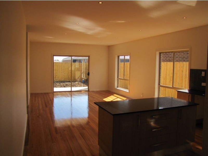 13 Chettham Street, Epping VIC 3076