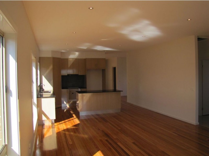 13 Chettham Street, Epping VIC 3076