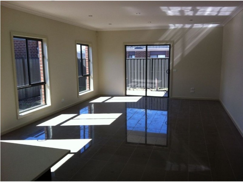 16 Creswick Drive, Epping VIC 3076