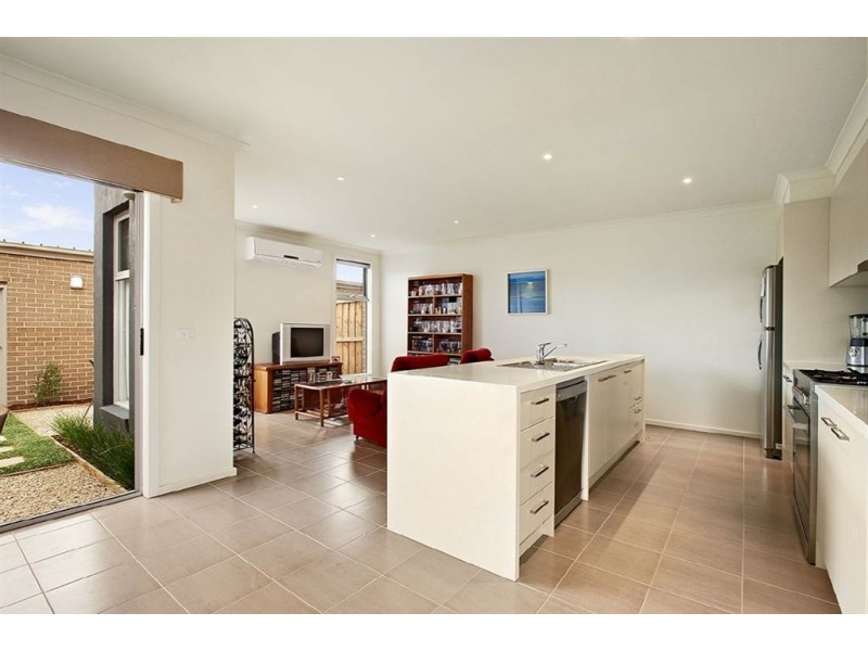 17 Carlow Walk, Lalor VIC 3075