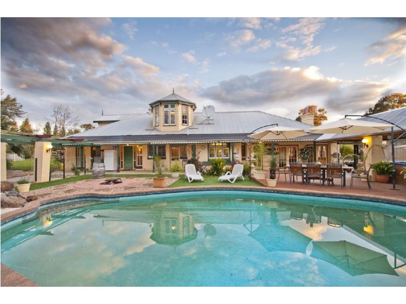 1725 donnybrook rd, Woodstock VIC 3751