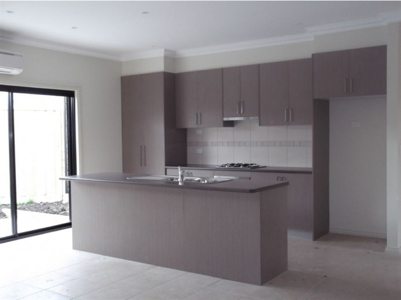 2/5 Barcelona Close, Thomastown VIC 3074