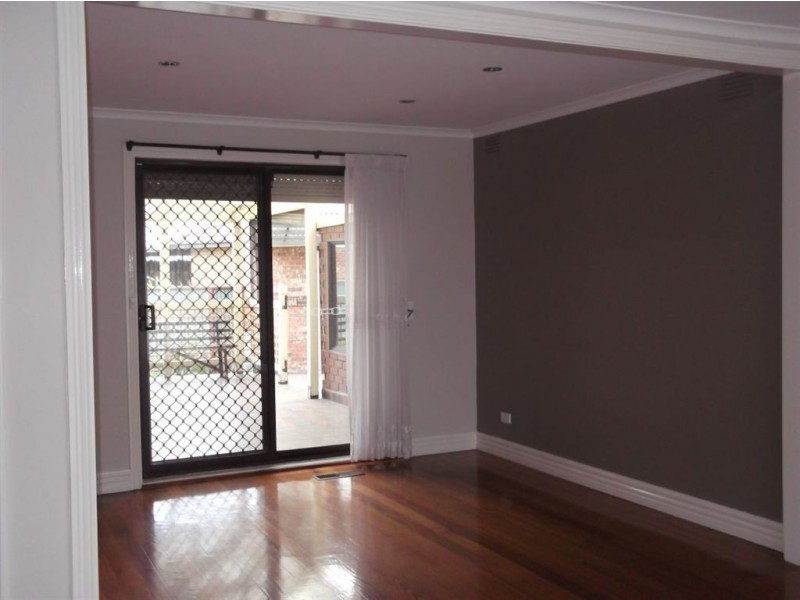 4 Chantal Close, Thomastown VIC 3074