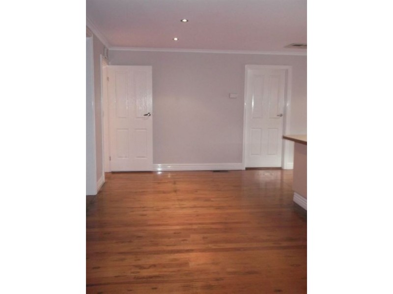 4 Chantal Close, Thomastown VIC 3074