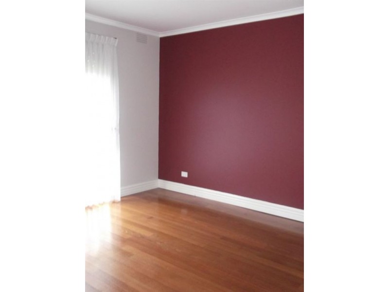 4 Chantal Close, Thomastown VIC 3074