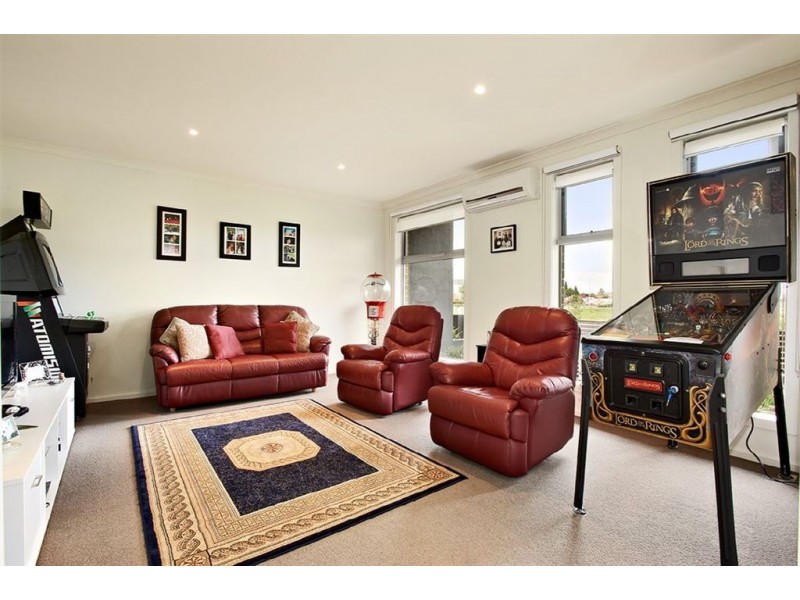 17 Carlow Walk, Lalor VIC 3075