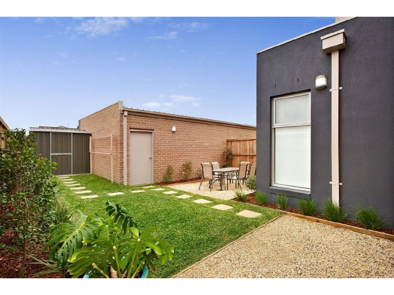 17 Carlow Walk, Lalor VIC 3075